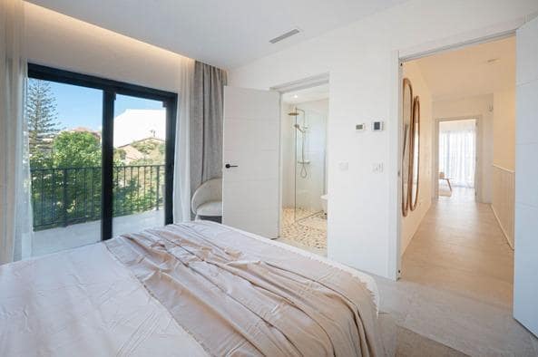 Pareado de 4 habitaciones en Fuengirola en venta con piscina - 795.000 € (Ref: 10174022)