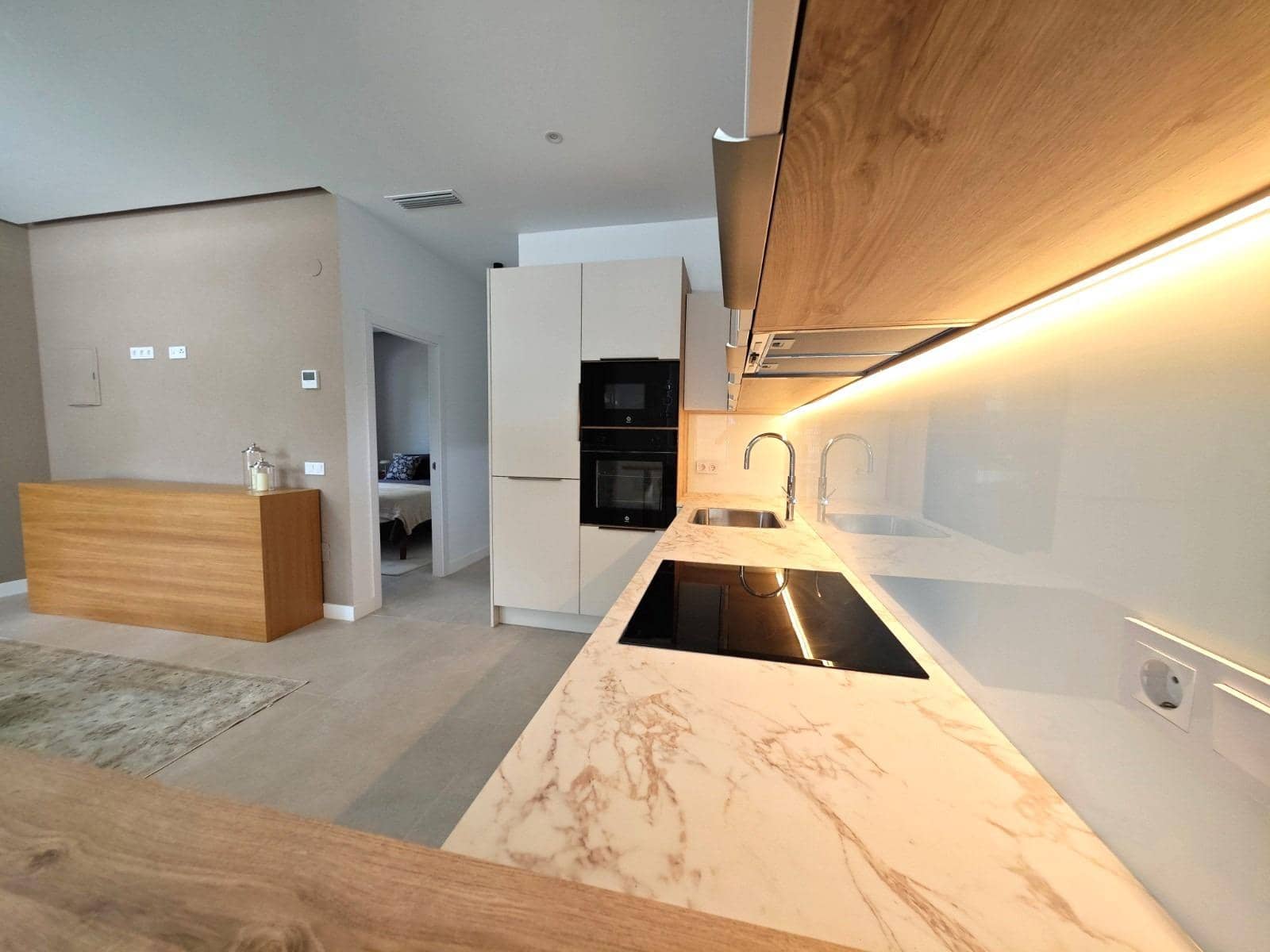 2 bedroom Beach Apartment for sale in Fuengirola - € 425,000 (Ref: 10174023)
