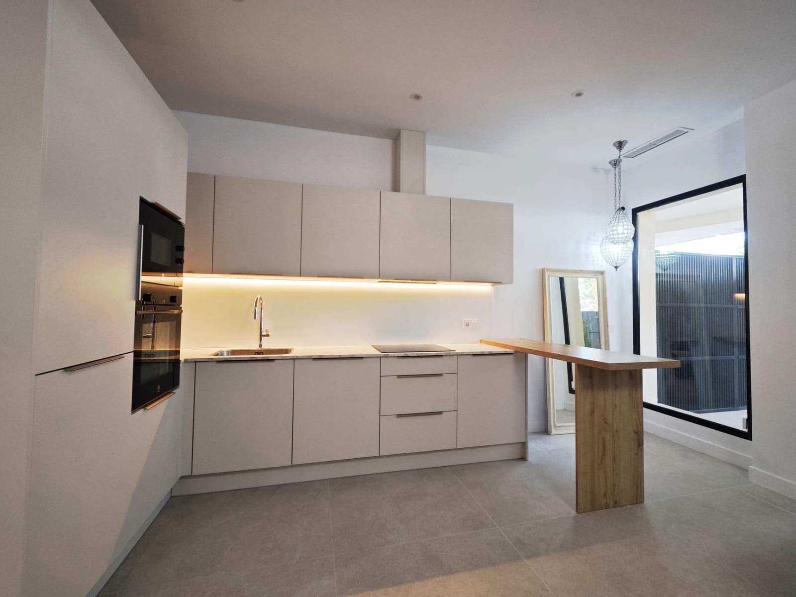 2 bedroom Beach Apartment for sale in Fuengirola - € 425,000 (Ref: 10174023)