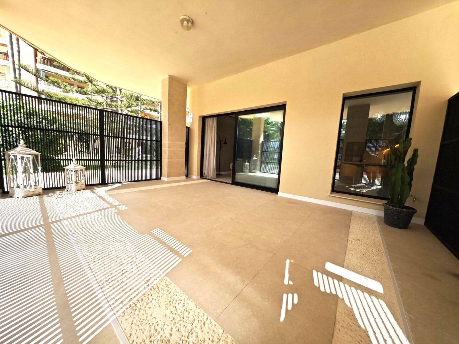 2 bedroom Beach Apartment for sale in Fuengirola - € 425,000 (Ref: 10174023)