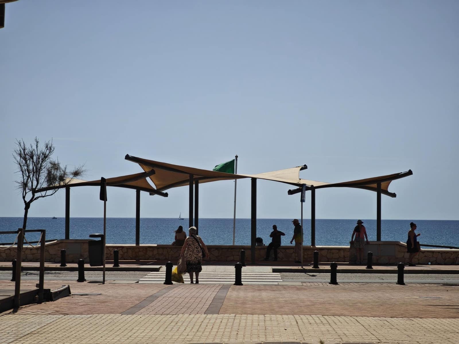 2 bedroom Beach Apartment for sale in Fuengirola - € 425,000 (Ref: 10174023)
