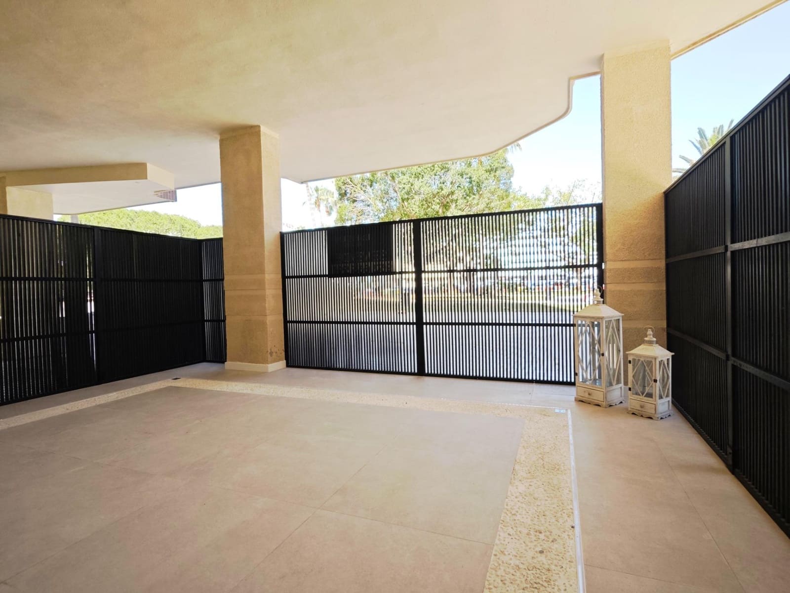2 bedroom Beach Apartment for sale in Fuengirola - € 425,000 (Ref: 10174023)