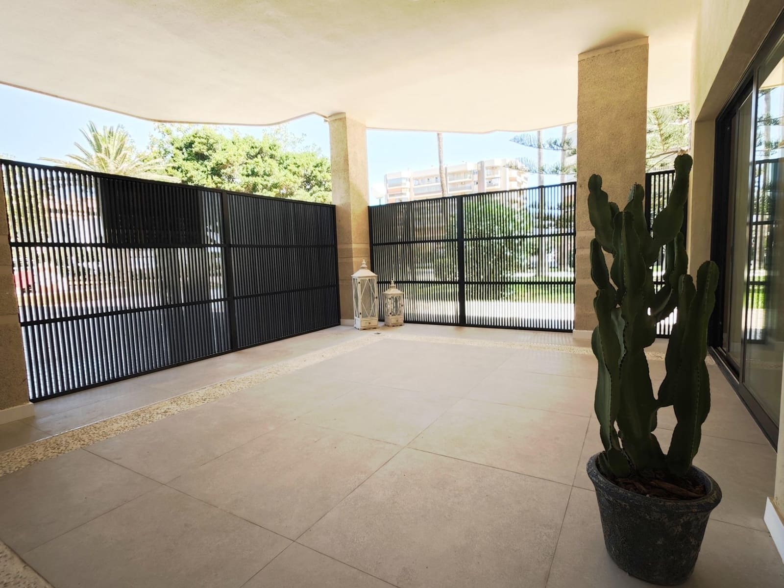 2 bedroom Beach Apartment for sale in Fuengirola - € 425,000 (Ref: 10174023)