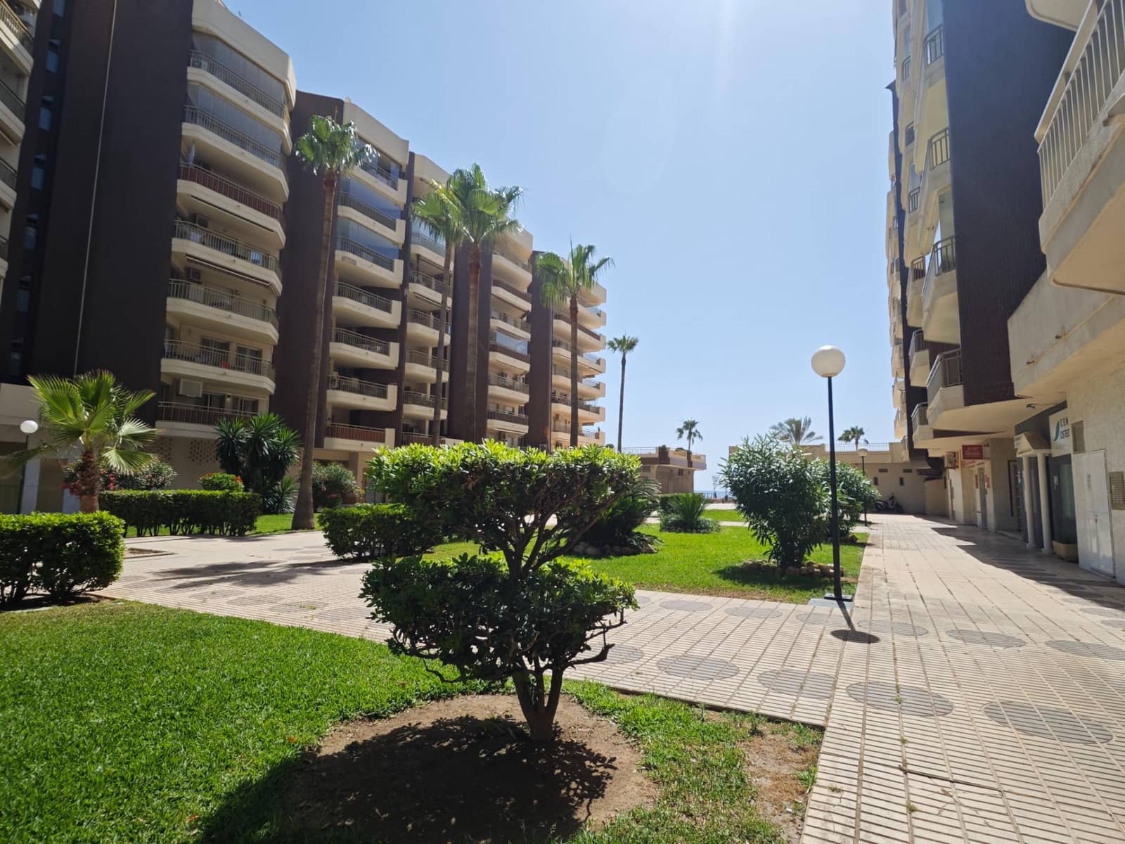 2 bedroom Beach Apartment for sale in Fuengirola - € 425,000 (Ref: 10174023)