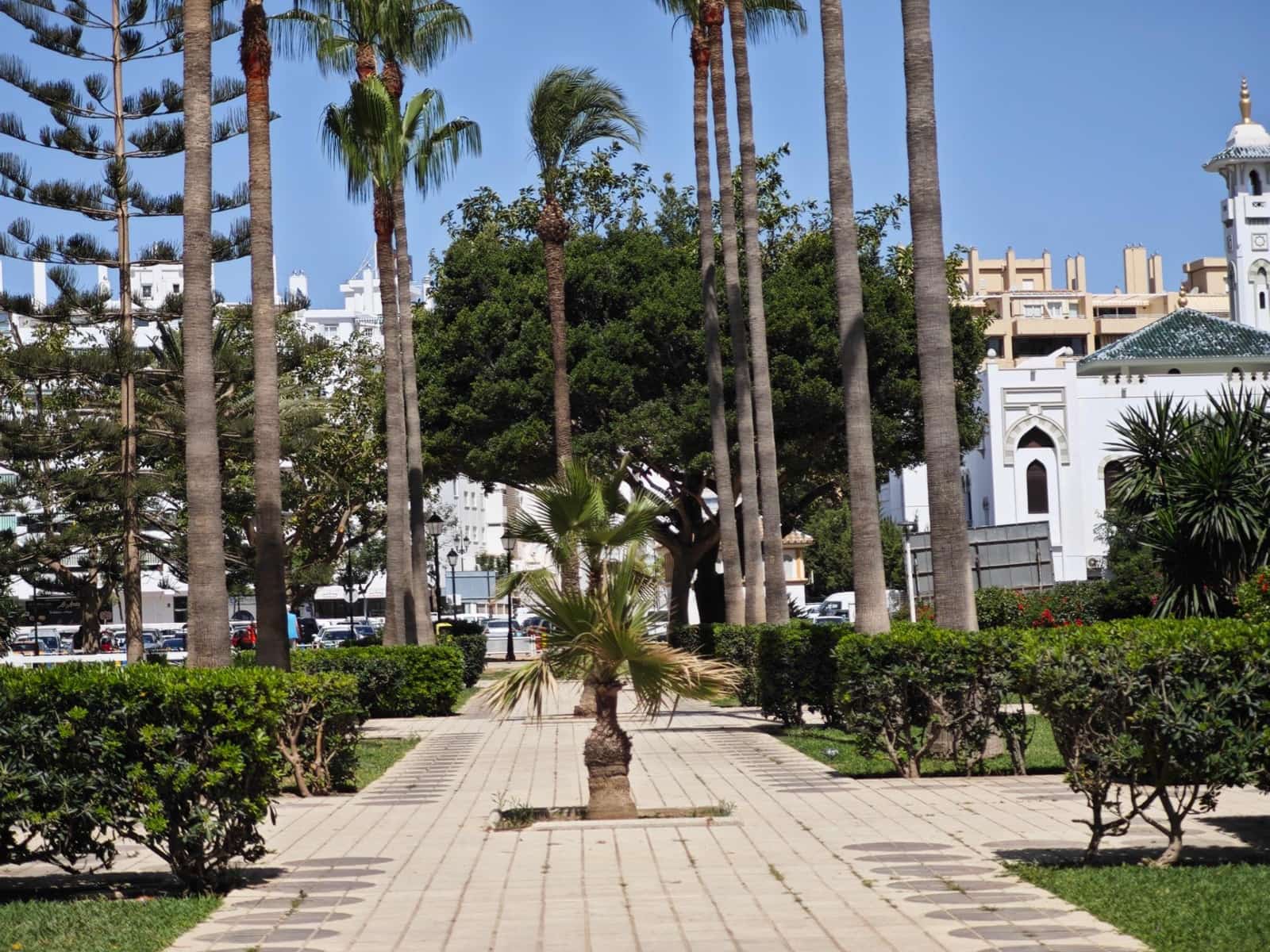 2 bedroom Beach Apartment for sale in Fuengirola - € 425,000 (Ref: 10174023)