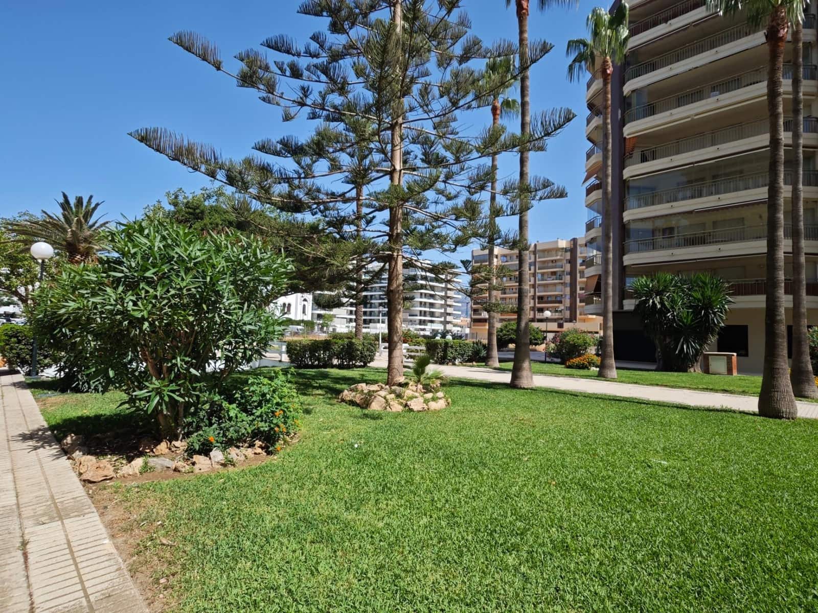 2 bedroom Beach Apartment for sale in Fuengirola - € 425,000 (Ref: 10174023)
