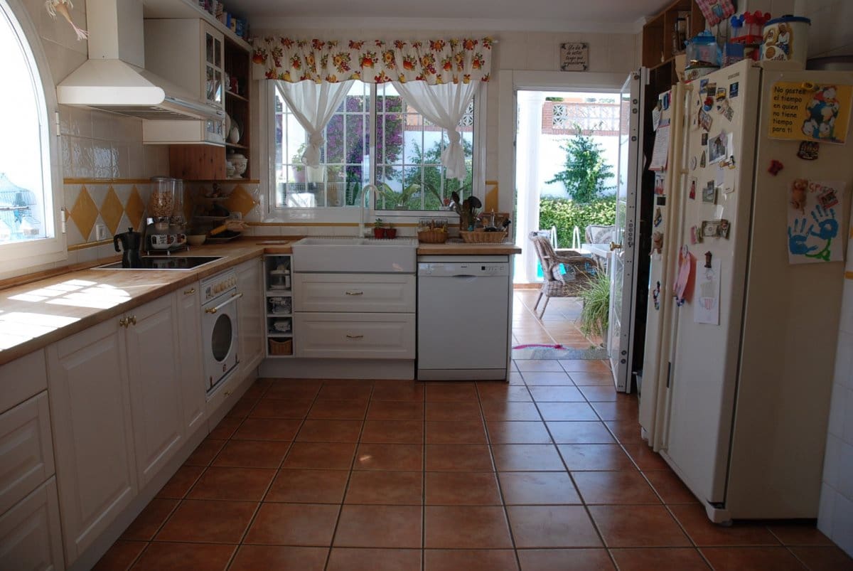 6 Zimmer Villa zu vermieten in Alhaurin de la Torre mit Pool Garage - 3.400 € (Ref: 6931822)