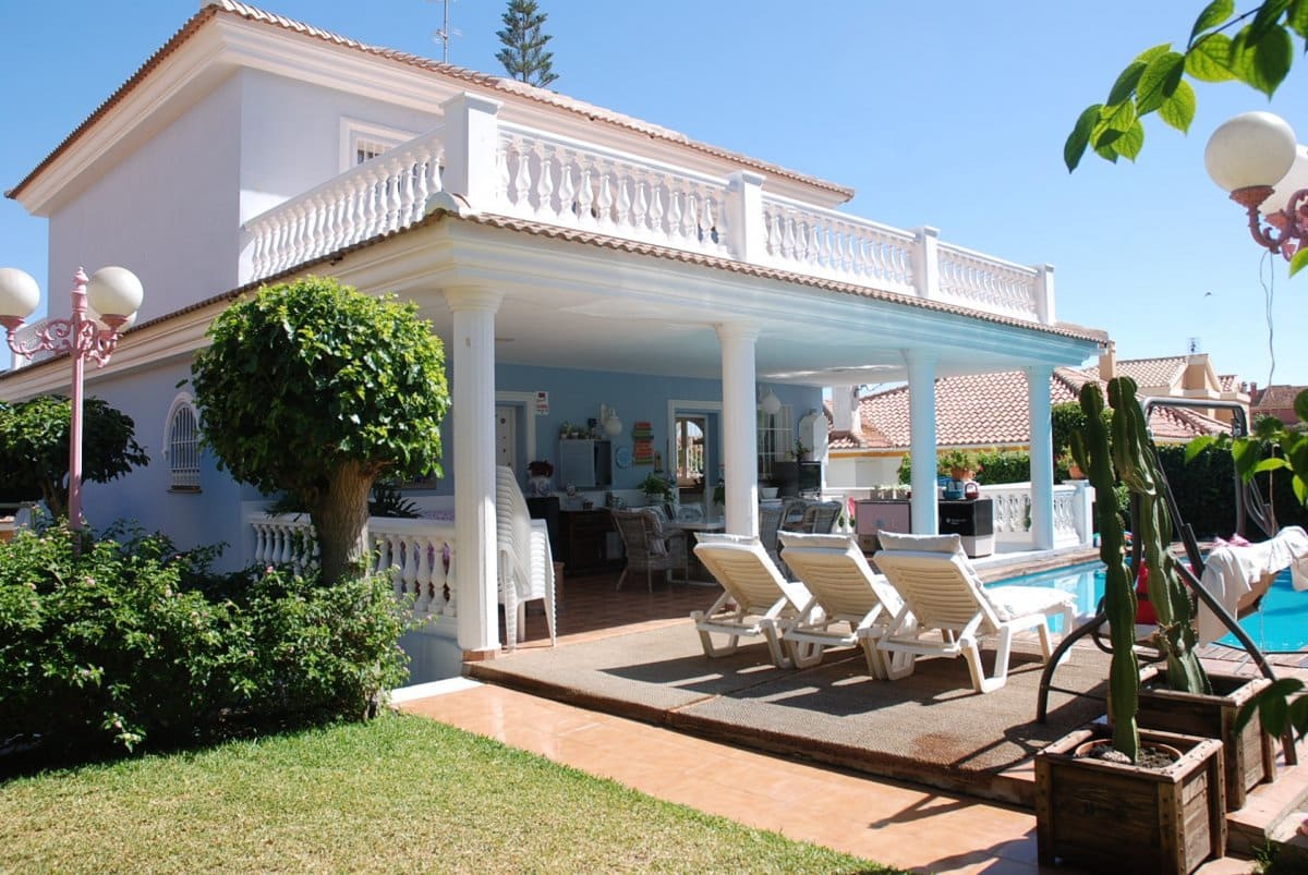 6 Zimmer Villa zu vermieten in Alhaurin de la Torre mit Pool Garage - 3.400 € (Ref: 6931822)