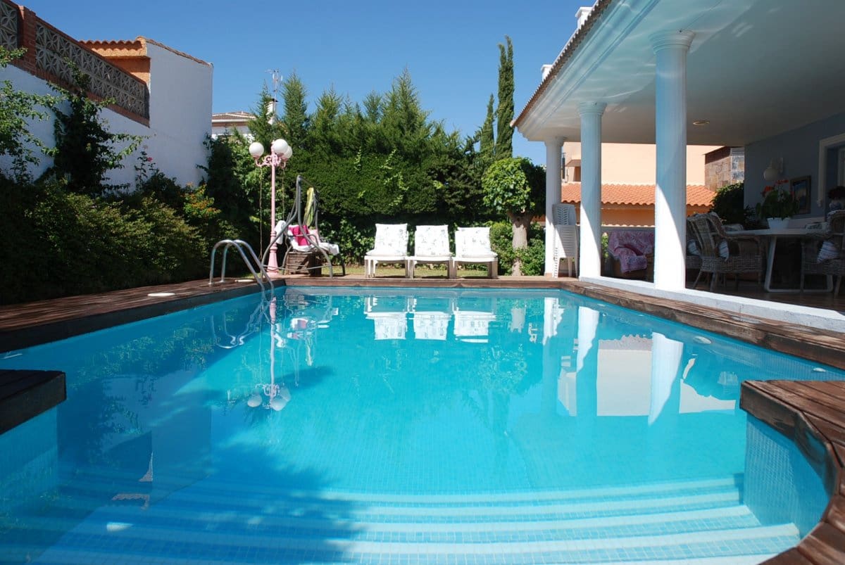 6 Zimmer Villa zu vermieten in Alhaurin de la Torre mit Pool Garage - 3.400 € (Ref: 6931822)