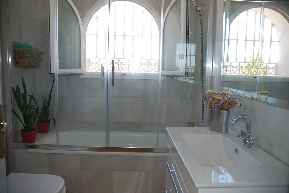 6 Zimmer Villa zu vermieten in Alhaurin de la Torre mit Pool Garage - 3.400 € (Ref: 6931822)