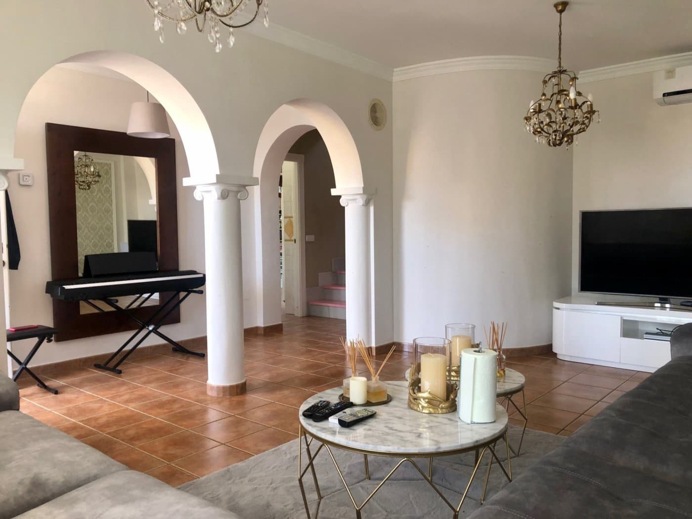 6 Zimmer Villa zu vermieten in Alhaurin de la Torre mit Pool Garage - 3.400 € (Ref: 6931822)