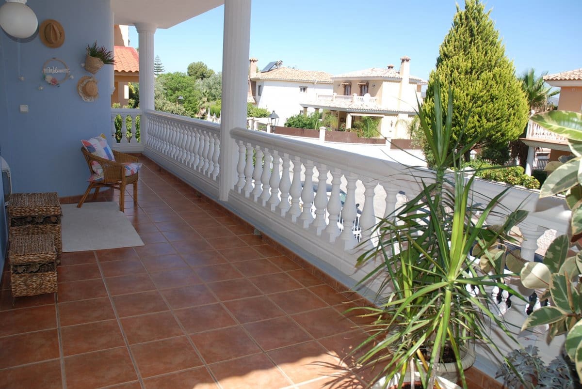 6 Zimmer Villa zu vermieten in Alhaurin de la Torre mit Pool Garage - 3.400 € (Ref: 6931822)