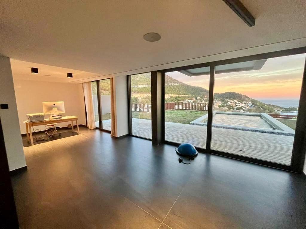 5 bedroom Villa for sale in Mijas with pool - € 1,600,000 (Ref: 8568478)