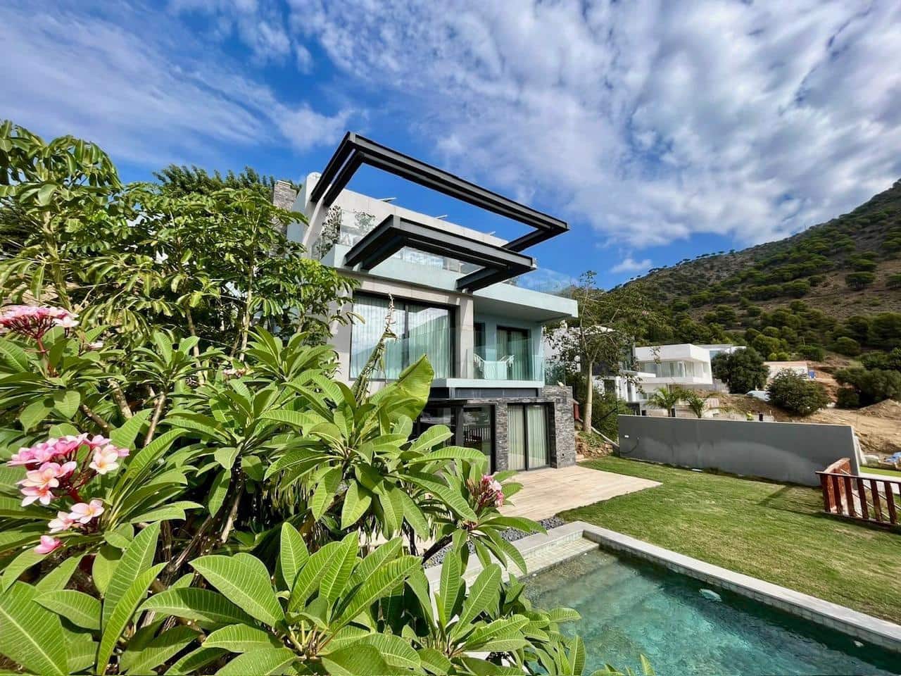 5 bedroom Villa for sale in Mijas with pool - € 1,600,000 (Ref: 8568478)