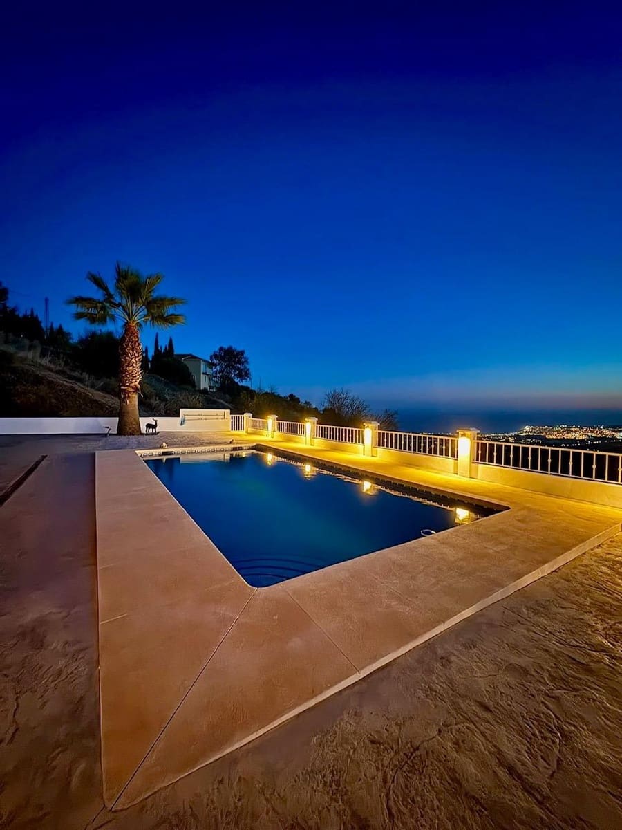 3 soveværelse Villa til salg i Arenas med swimmingpool garage - € 468.000 (Ref: 8813341)