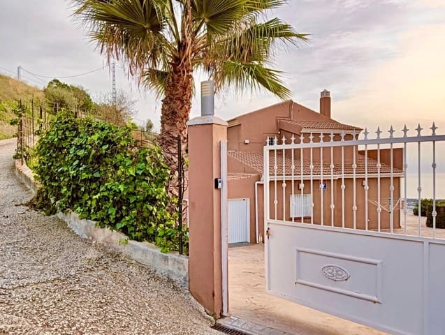3 soveværelse Villa til salg i Arenas med swimmingpool garage - € 468.000 (Ref: 8813341)