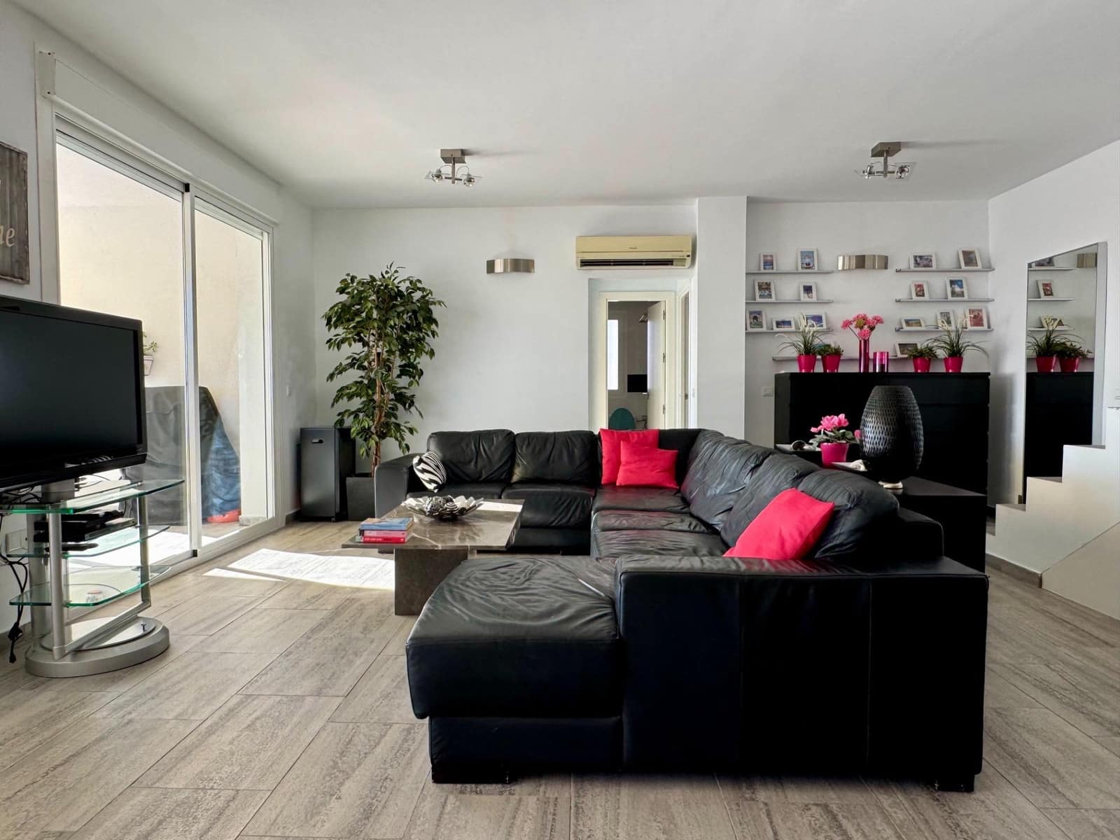 3 soveværelse Villa til salg i Arenas med swimmingpool garage - € 468.000 (Ref: 8813341)