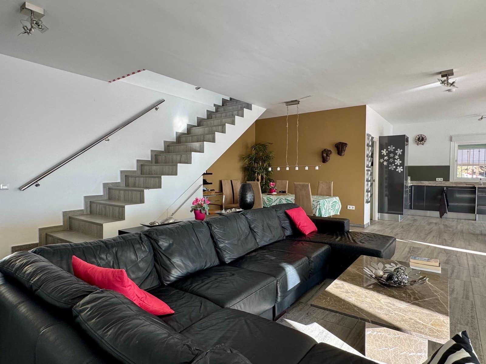 3 soveværelse Villa til salg i Arenas med swimmingpool garage - € 468.000 (Ref: 8813341)