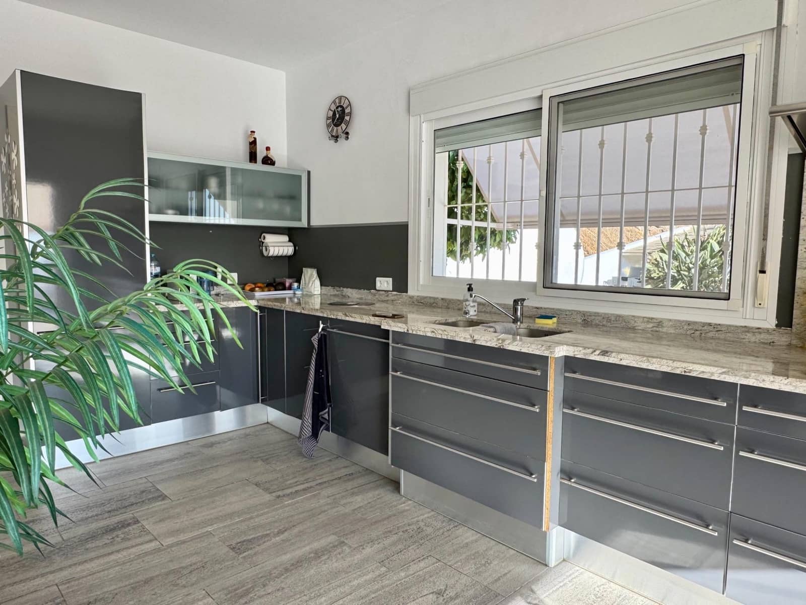 3 soveværelse Villa til salg i Arenas med swimmingpool garage - € 468.000 (Ref: 8813341)