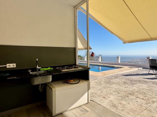 3 soveværelse Villa til salg i Arenas med swimmingpool garage - € 468.000 (Ref: 8813341)