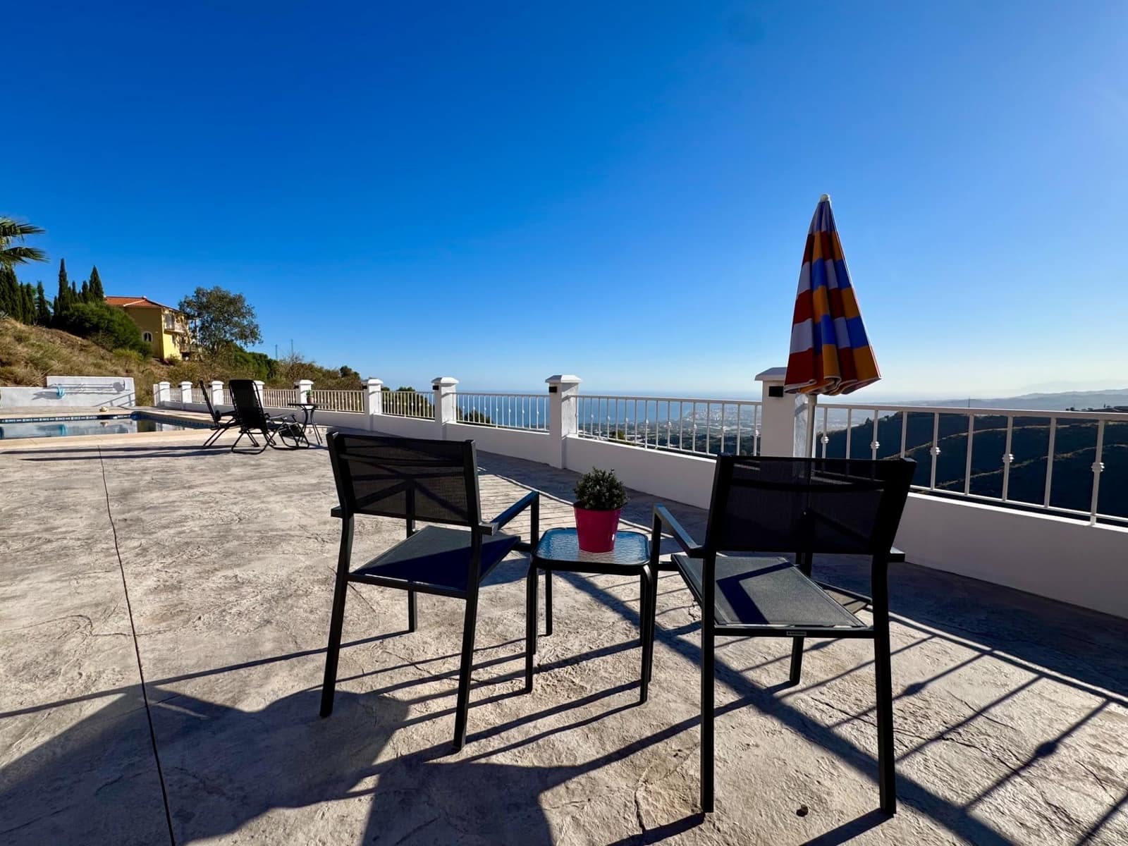 3 soveværelse Villa til salg i Arenas med swimmingpool garage - € 468.000 (Ref: 8813341)