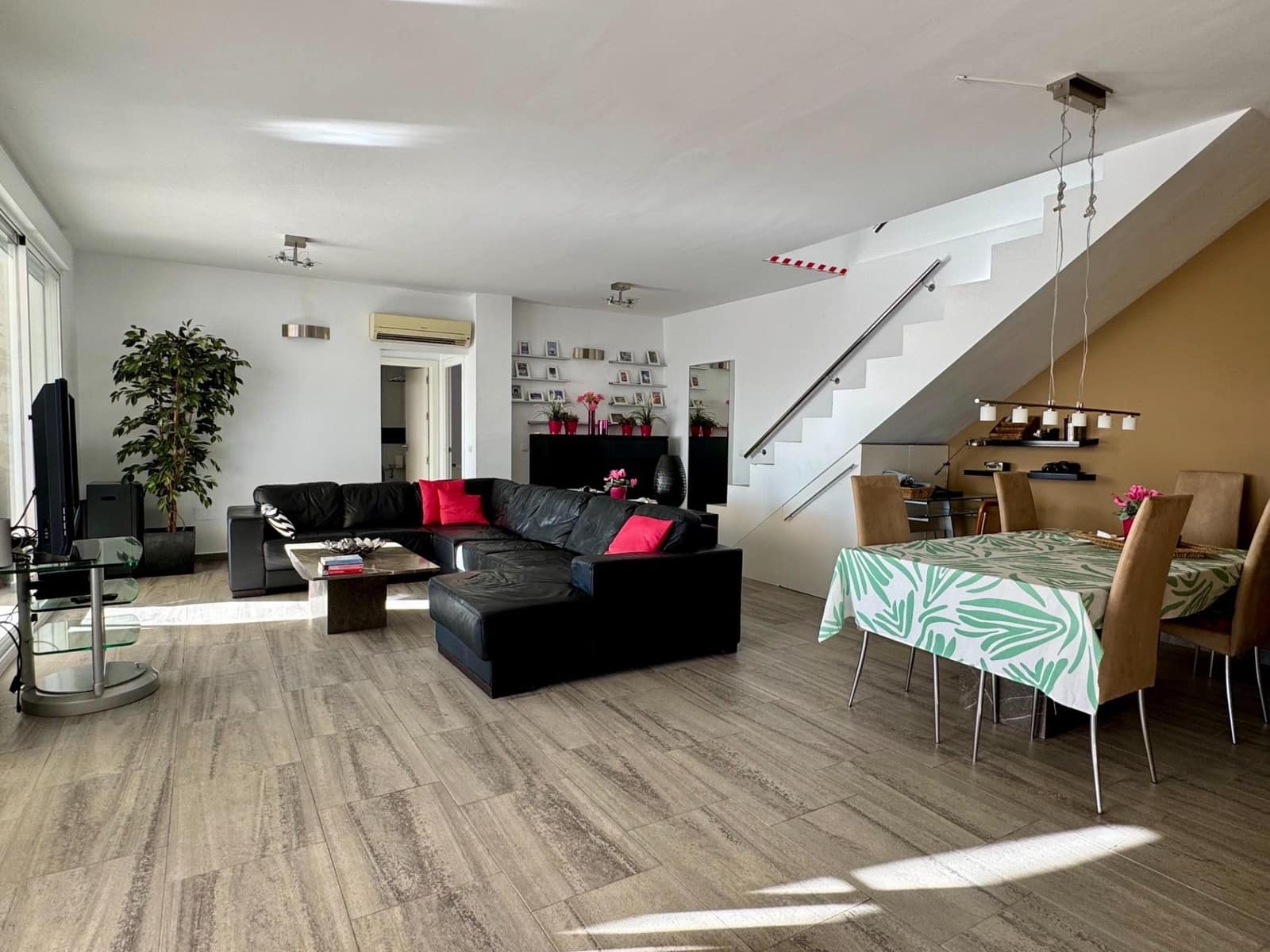 3 soveværelse Villa til salg i Arenas med swimmingpool garage - € 468.000 (Ref: 8813341)