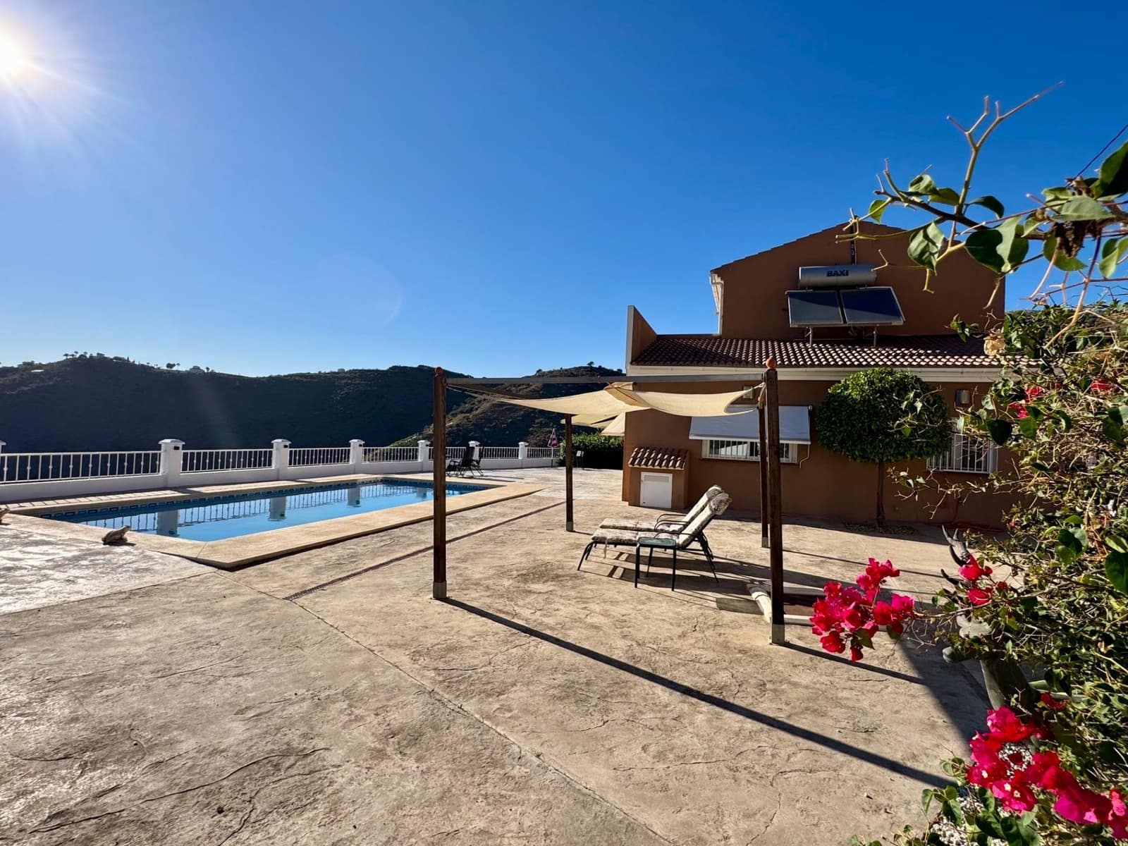 3 soveværelse Villa til salg i Arenas med swimmingpool garage - € 468.000 (Ref: 8813341)