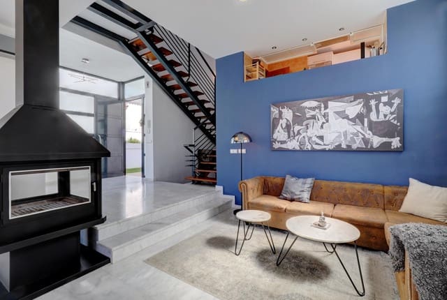 5 slaapkamer Villa te koop in Benalmadena Costa, Benalmádena met zwembad - € 899.000 (Ref: 8992394)