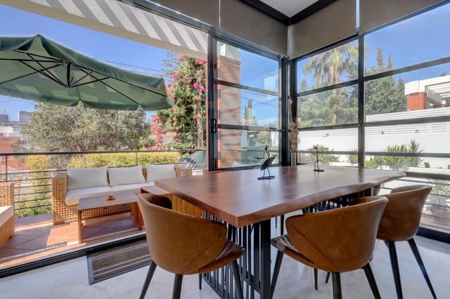 5 slaapkamer Villa te koop in Benalmadena Costa, Benalmádena met zwembad - € 899.000 (Ref: 8992394)