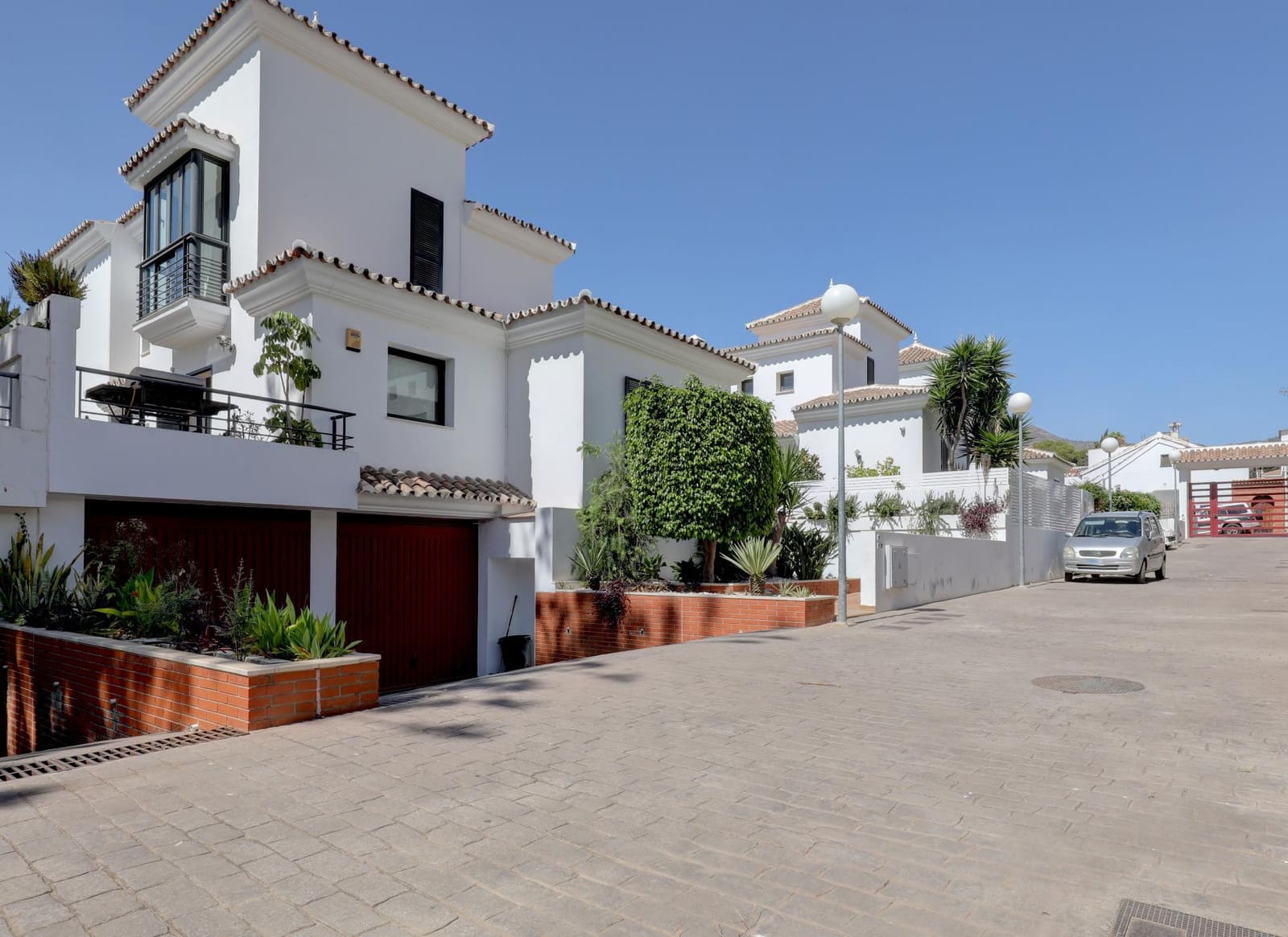 5 soveværelse Villa til salg i Benalmadena Costa med swimmingpool - € 899.000 (Ref: 8992394)