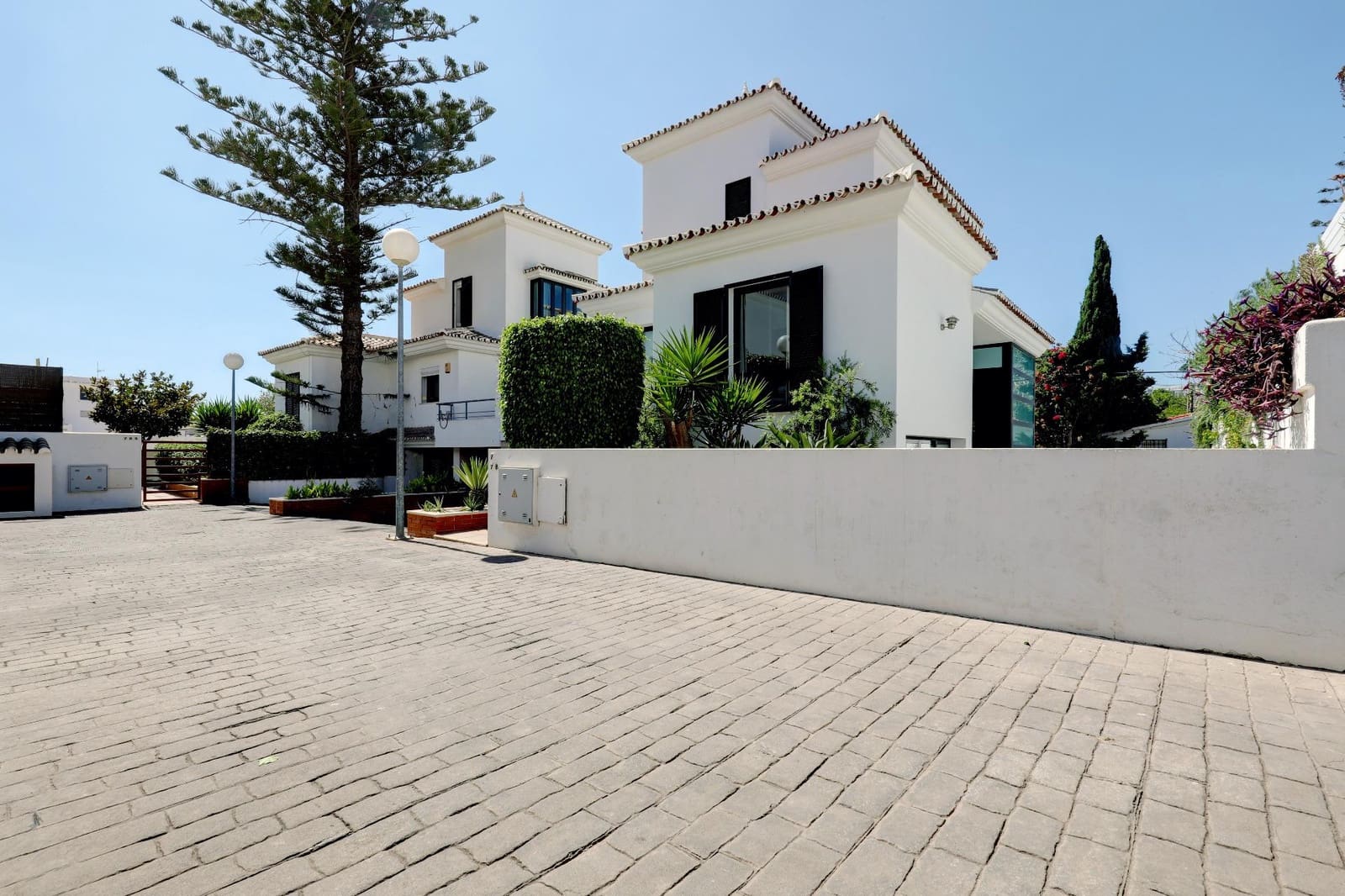 5 soveværelse Villa til salg i Benalmadena Costa med swimmingpool - € 899.000 (Ref: 8992394)