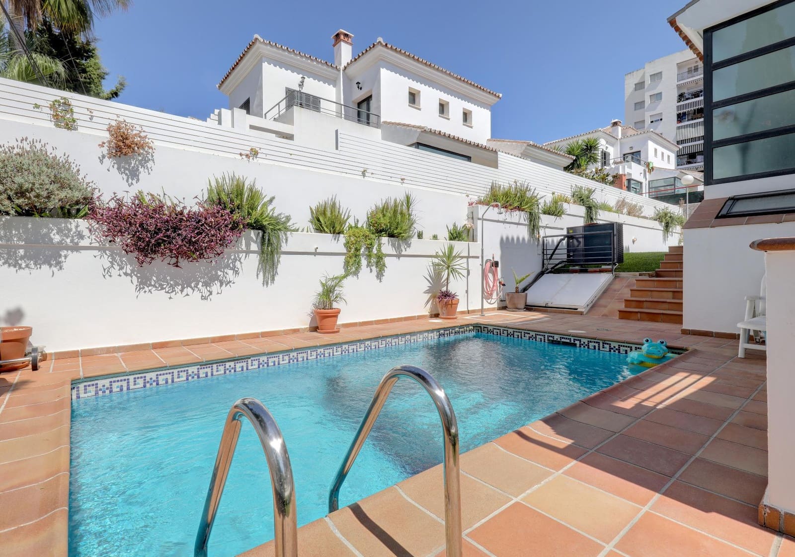 5 soveværelse Villa til salg i Benalmadena Costa med swimmingpool - € 899.000 (Ref: 8992394)