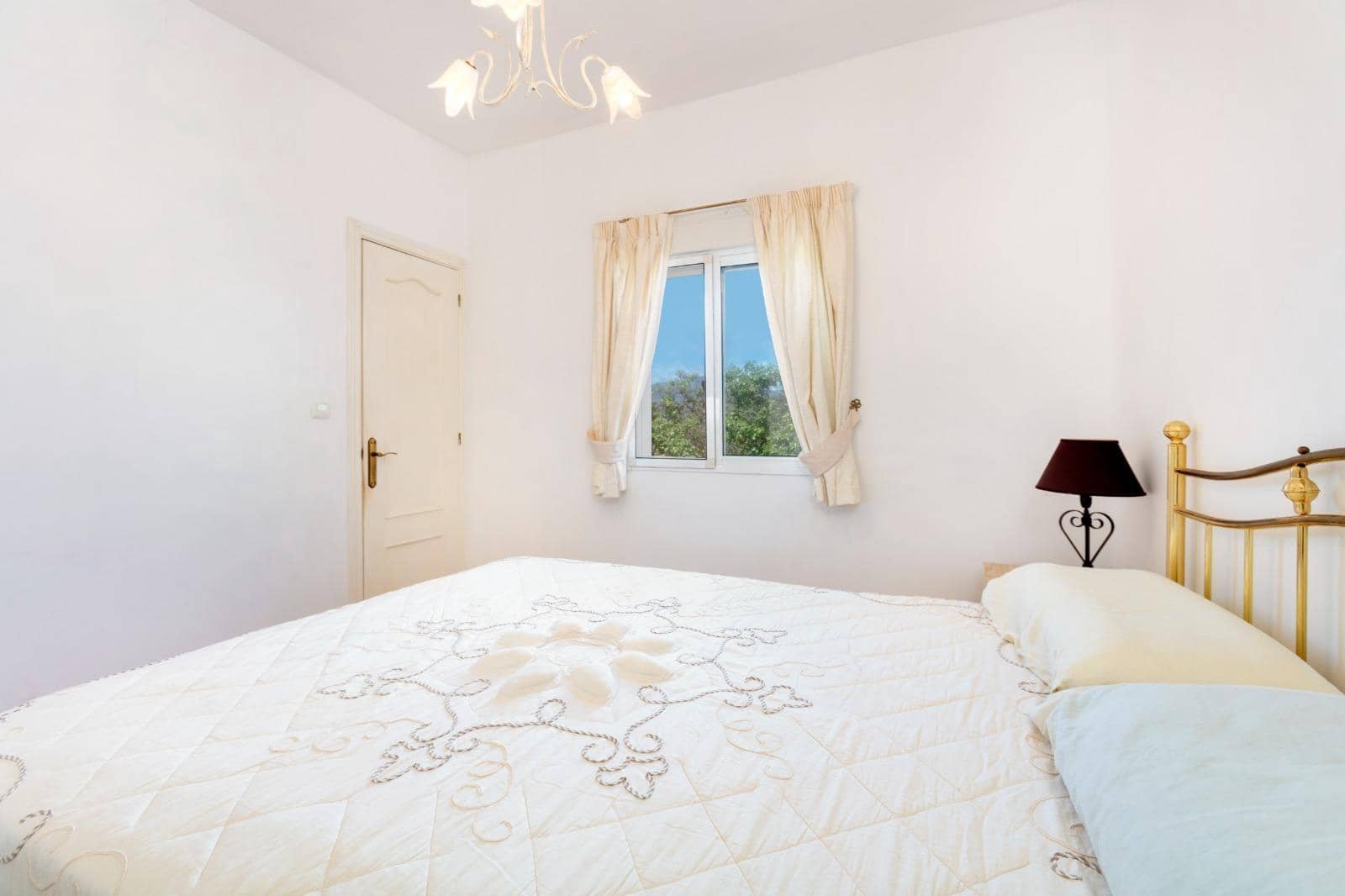 4 soveværelse Finca/Landehus til salg i Pizarra med swimmingpool - € 450.000 (Ref: 9051058)