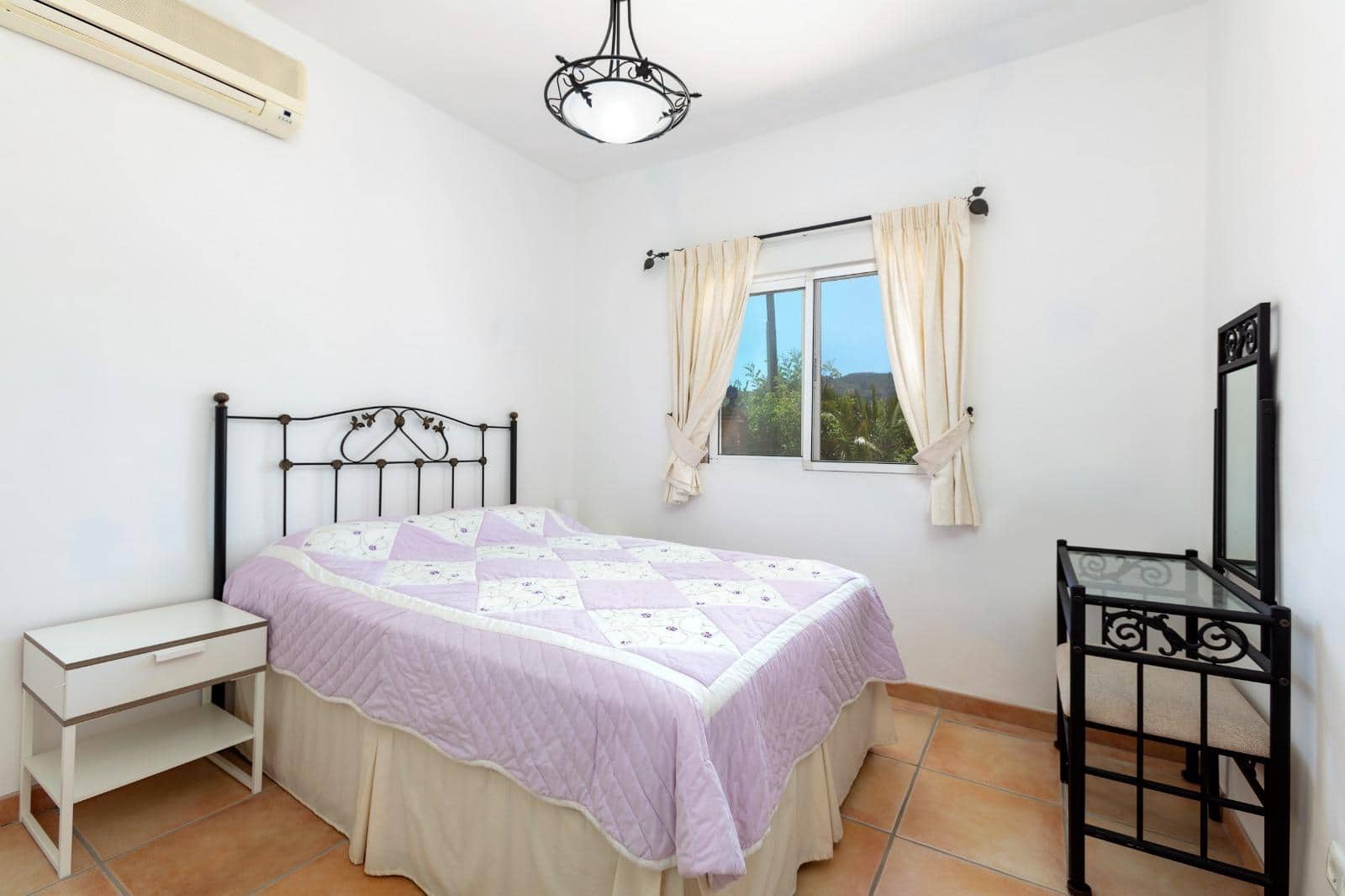 4 soveværelse Finca/Landehus til salg i Pizarra med swimmingpool - € 450.000 (Ref: 9051058)