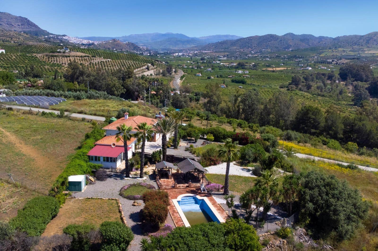 4 soveværelse Finca/Landehus til salg i Pizarra med swimmingpool - € 450.000 (Ref: 9051058)