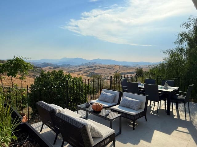 5 soveværelse Finca/Landehus til salg i Villanueva de la Concepcion med swimmingpool - € 850.000 (Ref: 9143555)