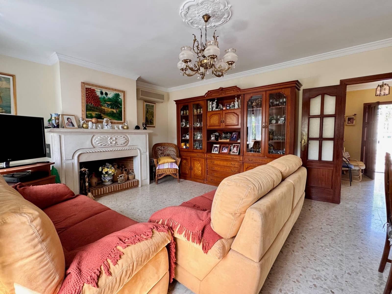 6 sypialnia Willa na sprzedaż w Pinos de Alhaurin z basenem garażem - 569 000 € (Ref: 9159472)