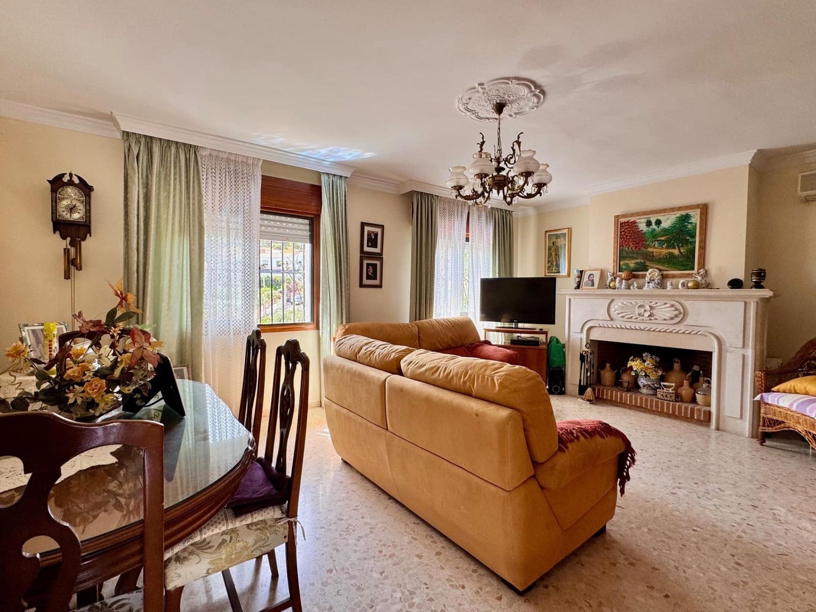 6 sypialnia Willa na sprzedaż w Pinos de Alhaurin z basenem garażem - 569 000 € (Ref: 9159472)