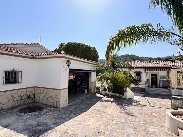 6 soveværelse Villa til salg i Pinos de Alhaurin, Alhaurín de la Torre med swimmingpool garage - € 569.000 (Ref: 9159472)