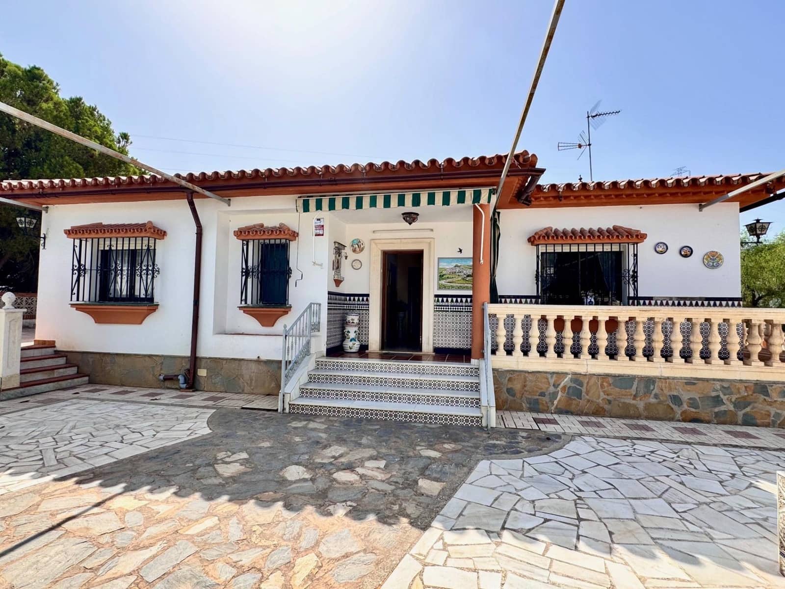 6 sypialnia Willa na sprzedaż w Pinos de Alhaurin z basenem garażem - 569 000 € (Ref: 9159472)