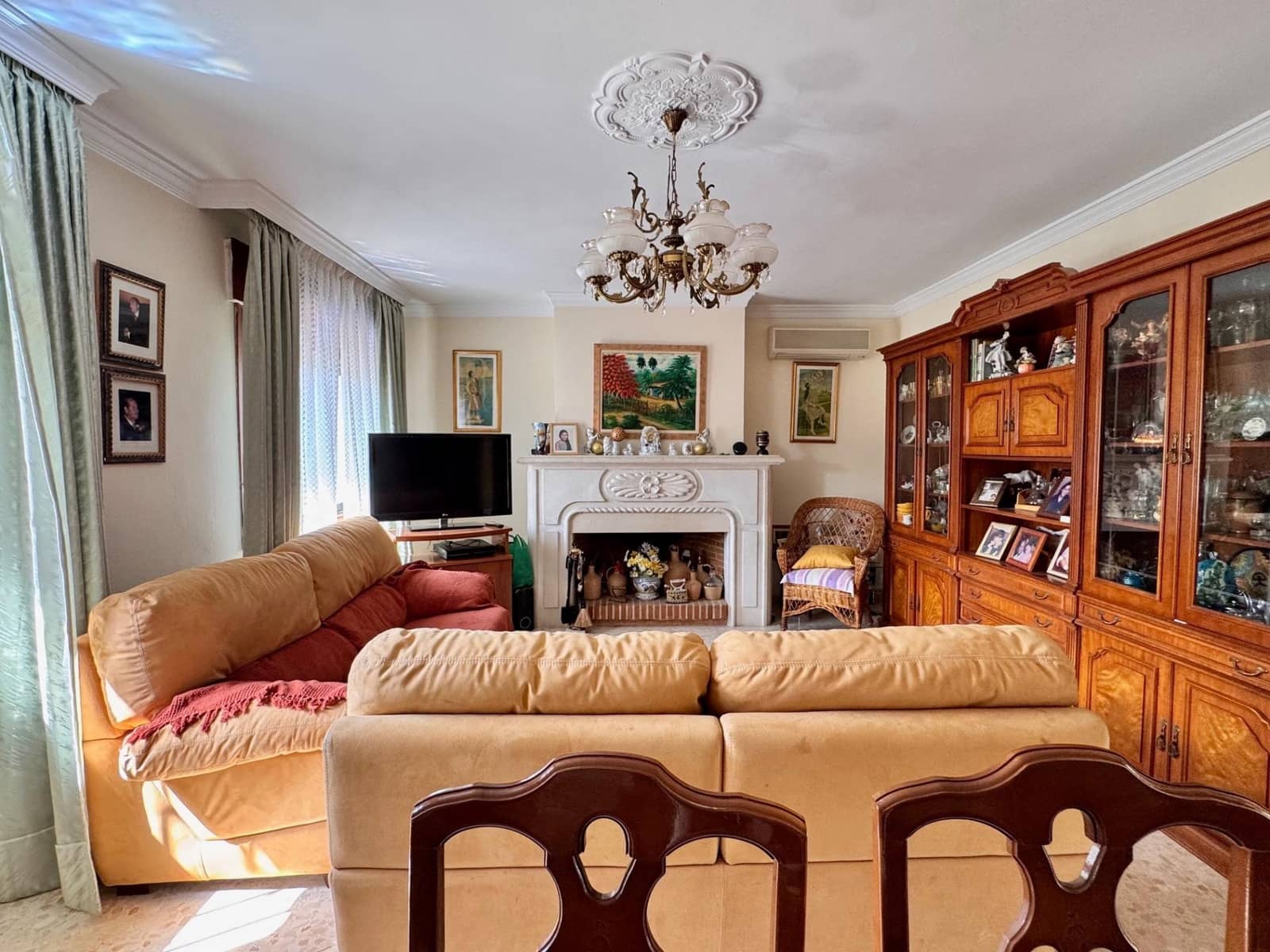 6 sypialnia Willa na sprzedaż w Pinos de Alhaurin z basenem garażem - 569 000 € (Ref: 9159472)