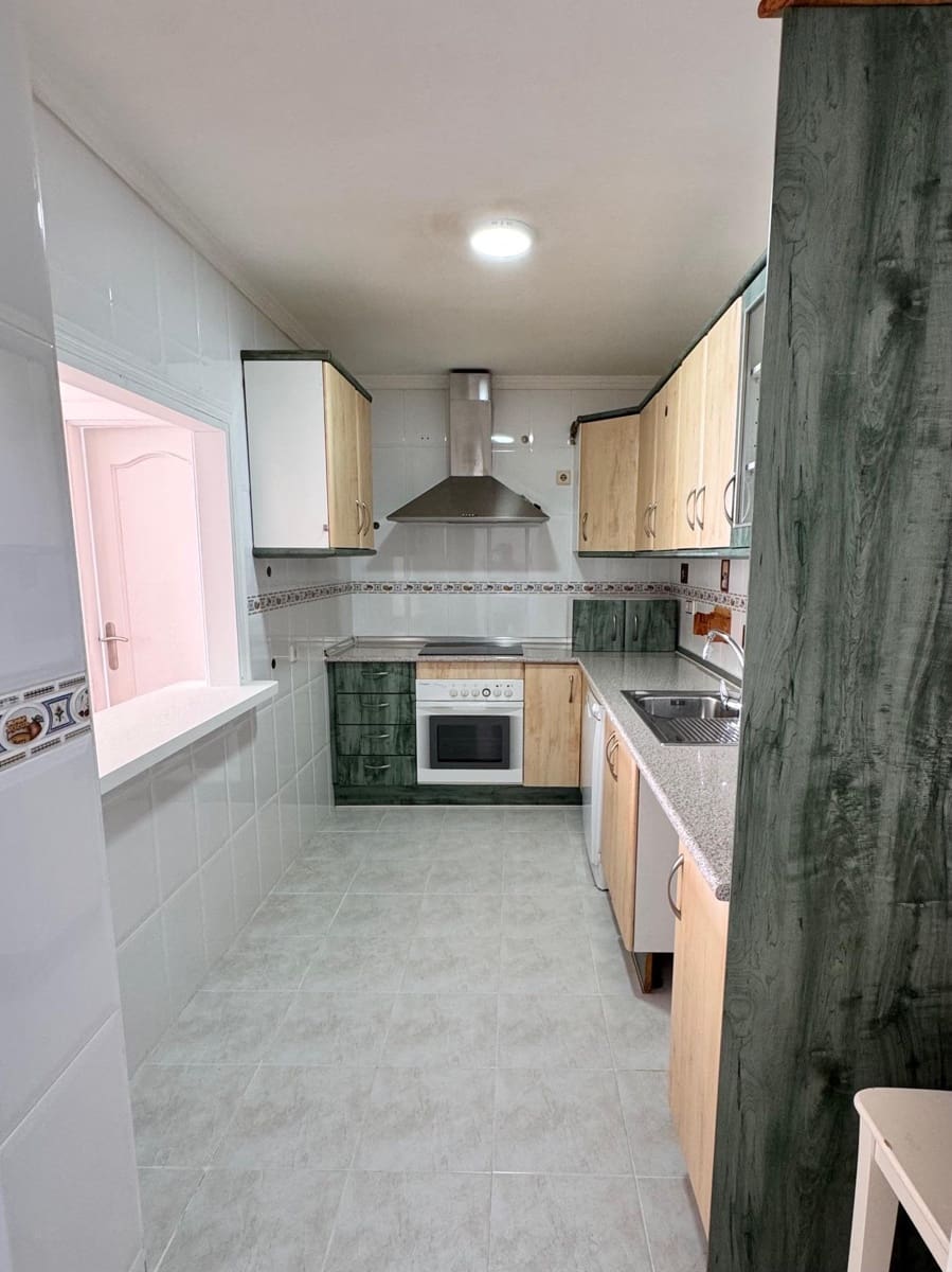 2 bedroom Beach Apartment for sale in Torremolinos with pool - € 274,000 (Ref: 9356757)