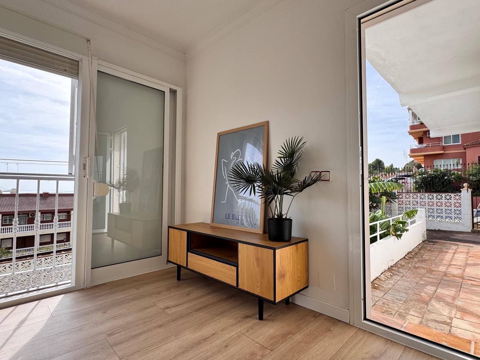 2 bedroom Beach Apartment for sale in Torremolinos with pool - € 274,000 (Ref: 9356757)