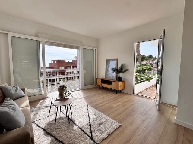 2 bedroom Beach Apartment for sale in Torremolinos with pool - € 274,000 (Ref: 9356757)