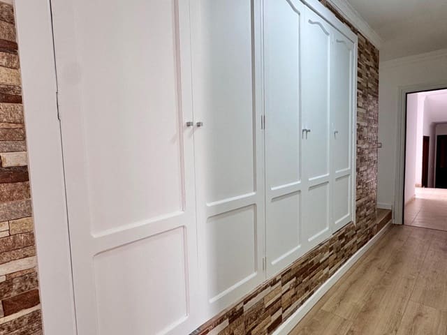 2 bedroom Beach Apartment for sale in Torremolinos with pool - € 274,000 (Ref: 9356757)