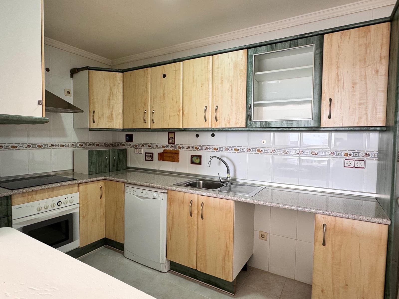 2 bedroom Beach Apartment for sale in Torremolinos with pool - € 274,000 (Ref: 9356757)