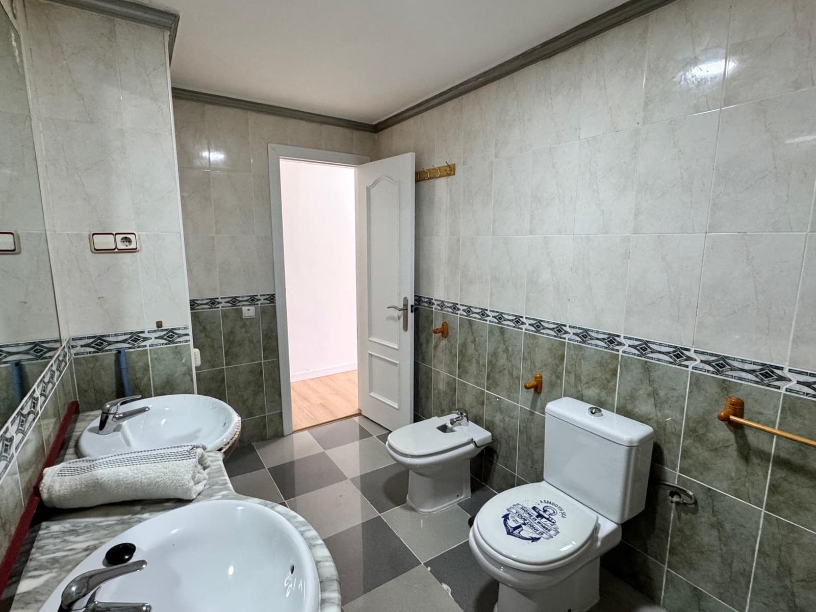 2 bedroom Beach Apartment for sale in Torremolinos with pool - € 274,000 (Ref: 9356757)