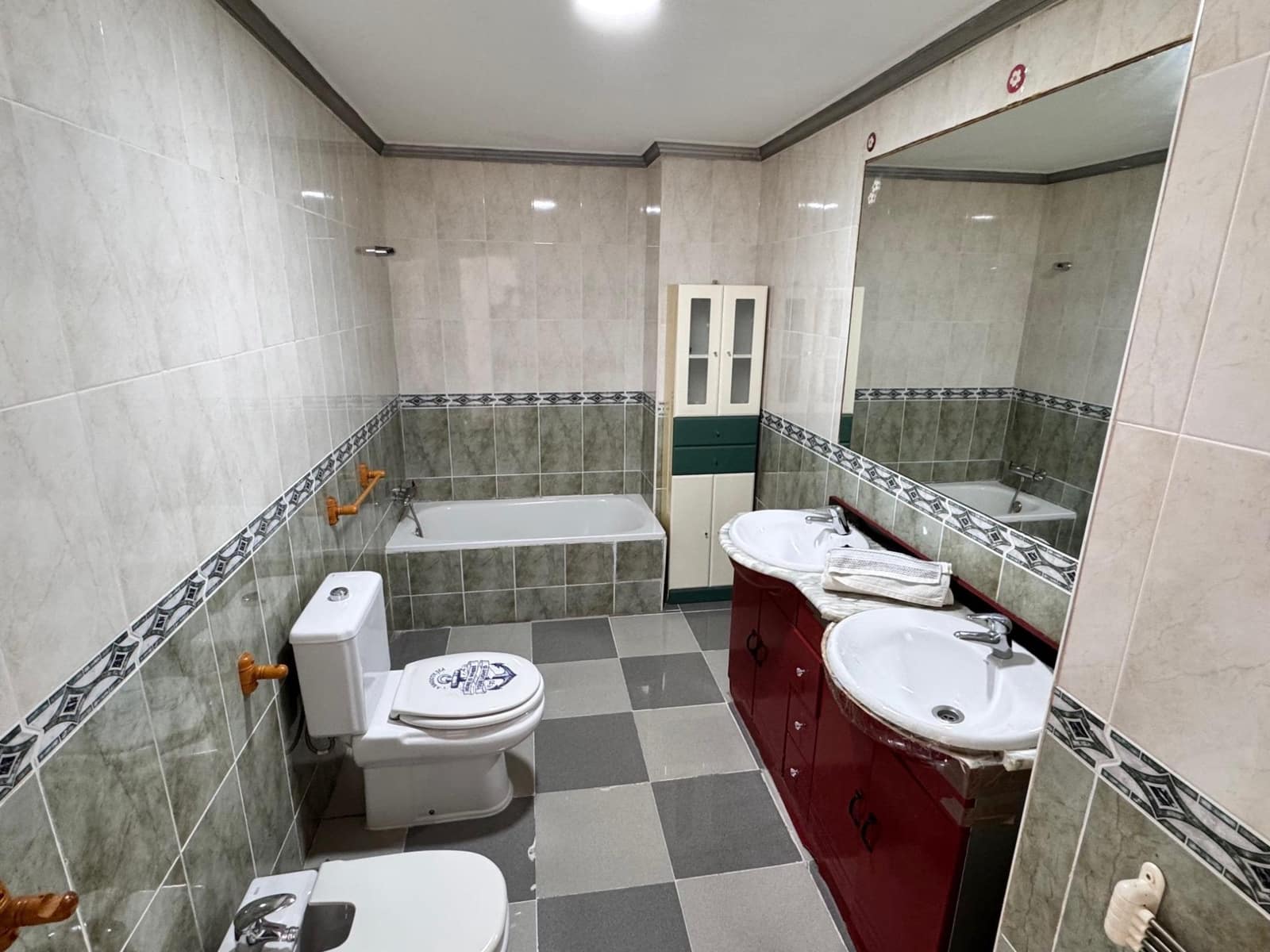 2 bedroom Beach Apartment for sale in Torremolinos with pool - € 274,000 (Ref: 9356757)