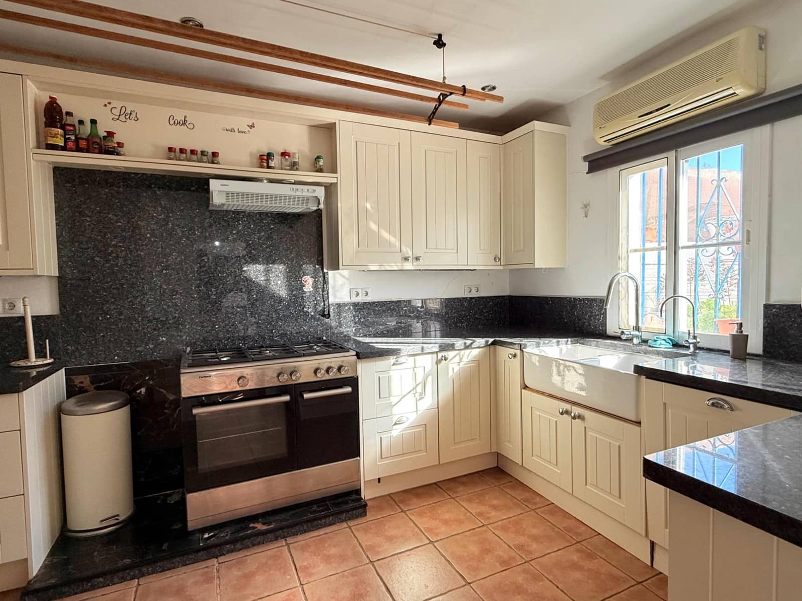 6 soveværelse Finca/Landehus til salg i Villanueva de la Concepcion - € 229.000 (Ref: 9452151)