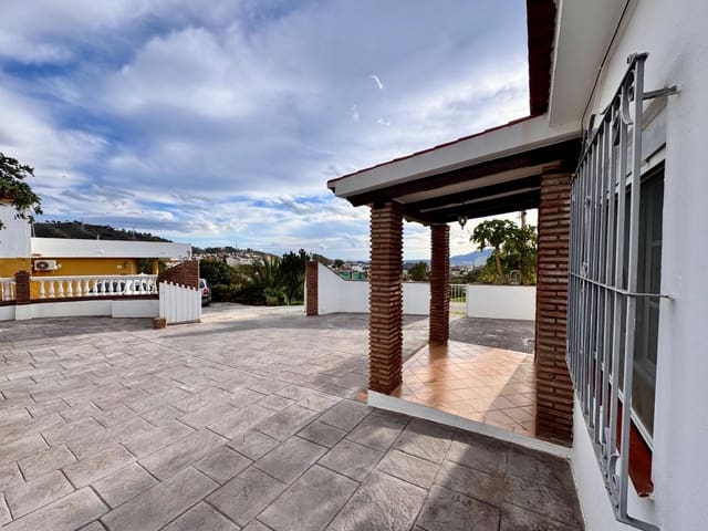 Chalet de 3 habitaciones en Puerto de la Torre, Málaga ciudad en venta con piscina - 425.000 € (Ref: 9471213)